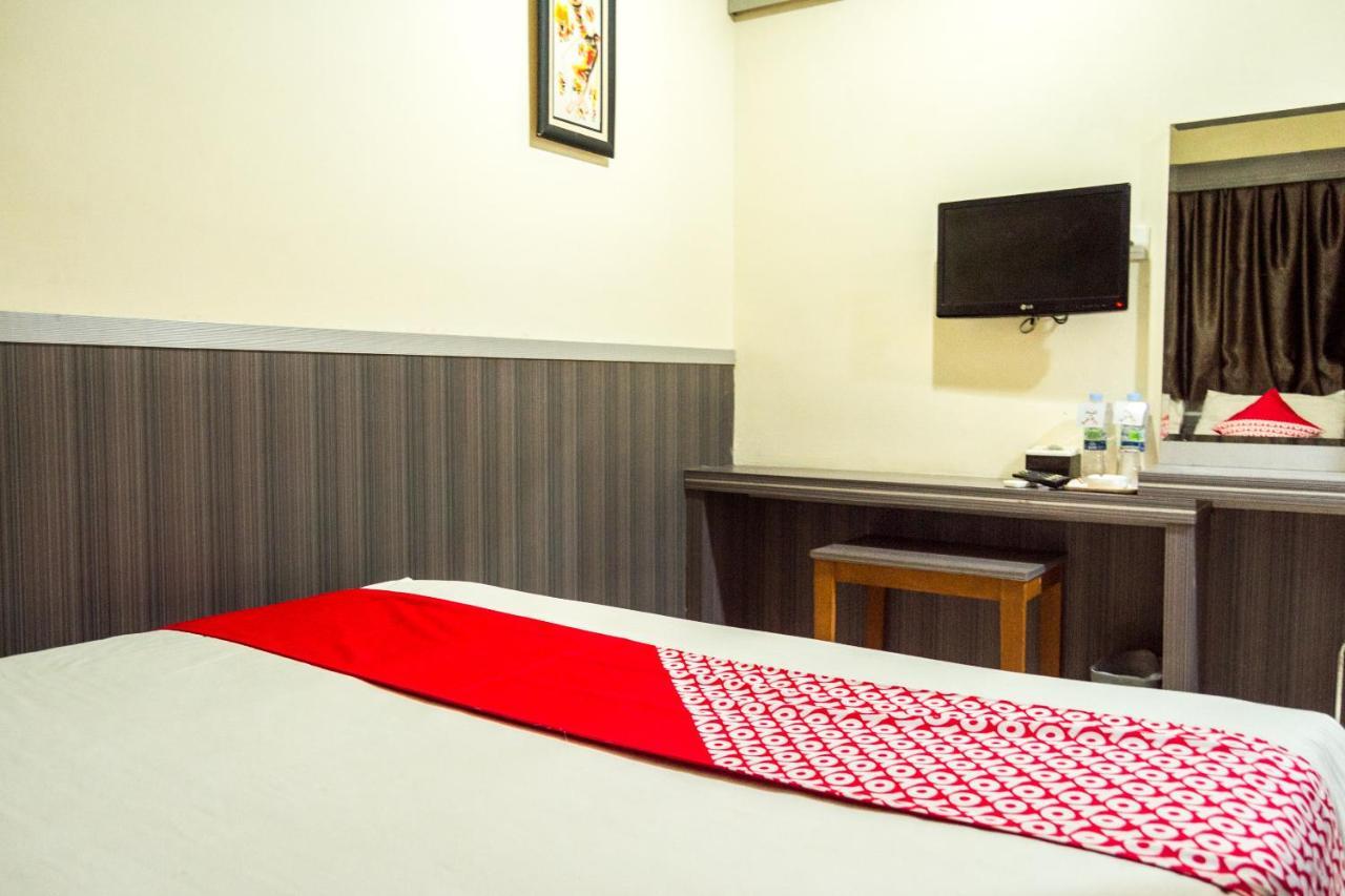 Batam Collection O 625 Hotel Golden Gate מראה חיצוני תמונה