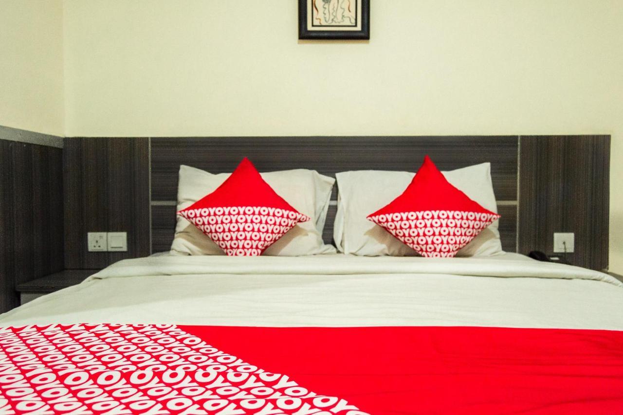 Batam Collection O 625 Hotel Golden Gate מראה חיצוני תמונה