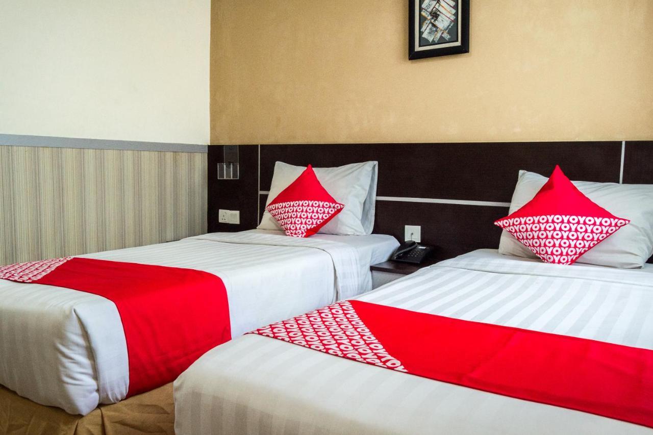 Batam Collection O 625 Hotel Golden Gate מראה חיצוני תמונה
