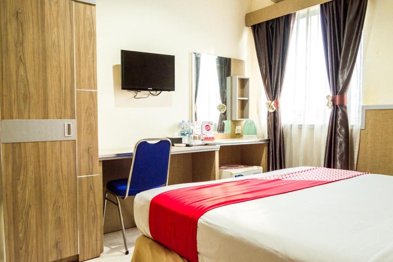 Batam Collection O 625 Hotel Golden Gate מראה חיצוני תמונה